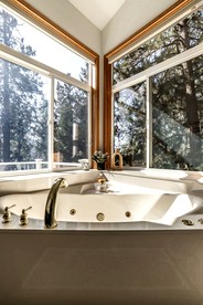 Enchanting Vacation Rental with Breathtaking Lake Views near Lake Fernan in Idaho - Coeur d'Alene, Idaho - glamping.directory