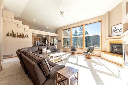 Enchanting Vacation Rental with Breathtaking Lake Views near Lake Fernan in Idaho - Coeur d'Alene, Idaho - glamping.directory