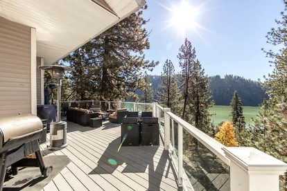 Enchanting Vacation Rental with Breathtaking Lake Views near Lake Fernan in Idaho - Coeur d'Alene, Idaho - glamping.directory