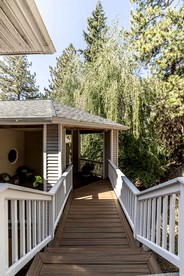 Enchanting Vacation Rental with Breathtaking Lake Views near Lake Fernan in Idaho - Coeur d'Alene, Idaho - glamping.directory