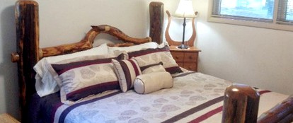 Oregon Cottage Rental with a King-Size Bed Overlooking Blue River - Blue River, Oregon - glamping.directory