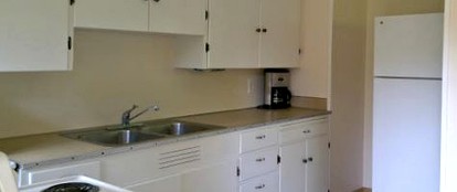 Oregon Cottage Rental with a King-Size Bed Overlooking Blue River - Blue River, Oregon - glamping.directory