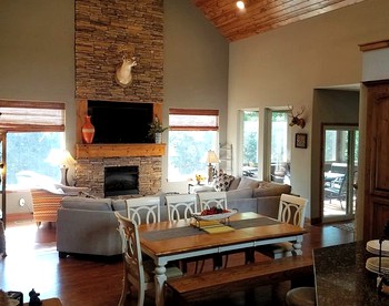 Impressive Vacation Rental for a Family Getaway near Branson, Missouri - Hollister, Missouri - glamping.directory