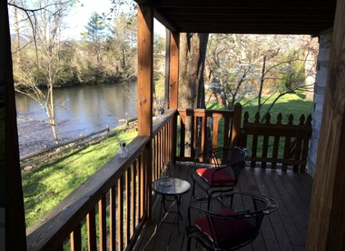 Fully-Furnished Suite Rental with Easy Access to the Great Smoky Mountains in Tennessee - Townsend, Tennessee - glamping.directory