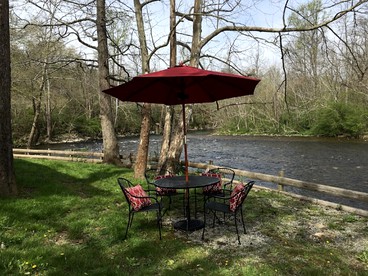 Fully-Furnished Suite Rental with Easy Access to the Great Smoky Mountains in Tennessee - Townsend, Tennessee - glamping.directory