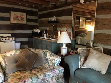 Fully-Furnished Suite Rental with Easy Access to the Great Smoky Mountains in Tennessee - Townsend, Tennessee - glamping.directory