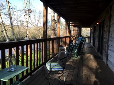 Fully-Furnished Suite Rental with Easy Access to the Great Smoky Mountains in Tennessee - Townsend, Tennessee - glamping.directory