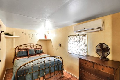 Rustic Historic Cabin near the Grand Canyon for a Peaceful Retreat in Parks, Arizona - Parks, Arizona - glamping.directory