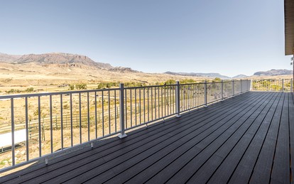 Dog-Friendly Cabin with Panoramic Mountain Views in Wyoming - Cody, Wyoming - glamping.directory