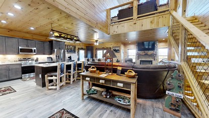 Lazy Bear Lodge (5-Bedroom Cabin) with Pool and Mountain in Walland, Tennessee - Walland, Tennessee - glamping.directory