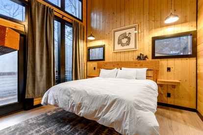 Spacious Modern Cabin with Basketball Court and Sauna in Broken Bow, Oklahoma - Broken Bow, Oklahoma - glamping.directory
