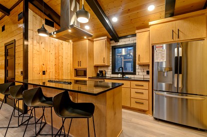 Spacious Modern Cabin with Basketball Court and Sauna in Broken Bow, Oklahoma - Broken Bow, Oklahoma - glamping.directory