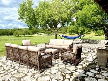 Beautiful Lakeside Rental with Hot-Tub in Igram, Texas, Perfect for Family Glamping Trips - Ingram, Texas - glamping.directory