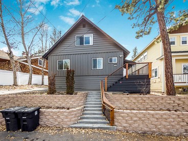 Relaxing Nature-Inspired Retreat with Cozy Lounge in Big Bear, California - glamping.directory