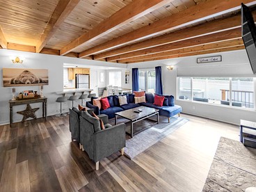 Relaxing Nature-Inspired Retreat with Cozy Lounge in Big Bear, California - Big Bear, California - glamping.directory