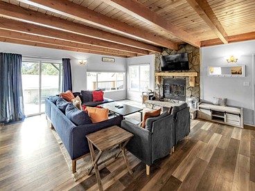Relaxing Nature-Inspired Retreat with Cozy Lounge in Big Bear, California - Big Bear, California - glamping.directory