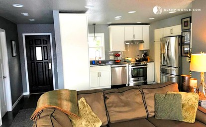 Lovely Cottage Rental Overlooking the River in Iowa Falls for a Getway near Waterloo, Iowa - Iowa Falls, Iowa - glamping.directory