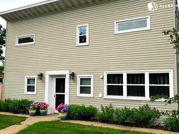 Lovely Cottage Rental Overlooking the River in Iowa Falls for a Getway near Waterloo, Iowa - glamping.directory
