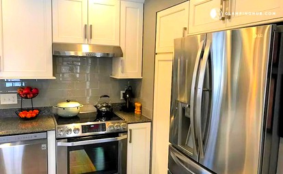Lovely Cottage Rental Overlooking the River in Iowa Falls for a Getway near Waterloo, Iowa - Iowa Falls, Iowa - glamping.directory