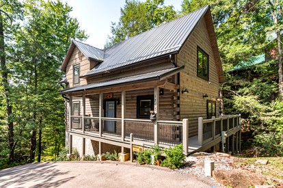 Charming Cabin in Gatlinburg for Cozy Family Glamping Vacations in Tennessee - glamping.directory