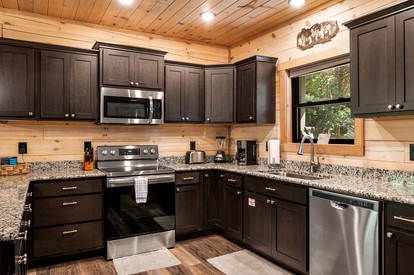 Charming Cabin in Gatlinburg for Cozy Family Glamping Vacations in Tennessee - Gatlinburg, Tennessee - glamping.directory
