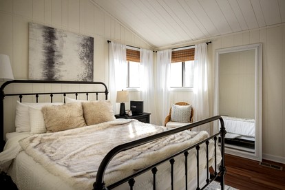 Spectatular Cabin with Sauna, Fire Pit and Modern Decor in Hedgesvile, WV - Hedgesville, West Virginia - glamping.directory