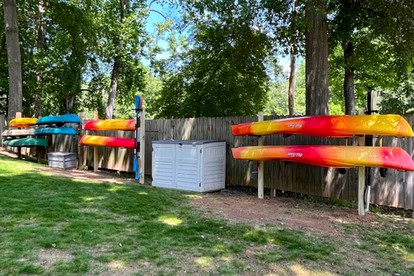 Waterfront Cottage with Fire Pit, Kayaks, Dock and Picnic Space in Charlotte, North Carolina - Charlotte, North Carolina - glamping.directory
