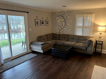 Waterfront Cottage with Fire Pit, Kayaks, Dock and Picnic Space in Charlotte, North Carolina - Charlotte, North Carolina - glamping.directory
