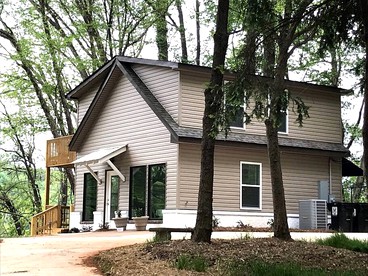 Waterfront Cottage with Fire Pit, Kayaks, Dock and Picnic Space in Charlotte, North Carolina - glamping.directory