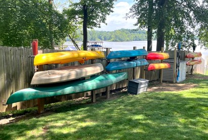 Waterfront Cottage with Fire Pit, Kayaks, Dock and Picnic Space in Charlotte, North Carolina - Charlotte, North Carolina - glamping.directory
