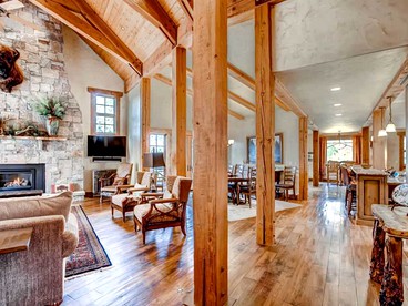 Breathtaking Mountain Getaway with Hot Tub near Keystone, Colorado - Breckenridge, Colorado - glamping.directory