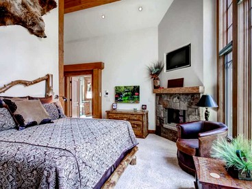 Breathtaking Mountain Getaway with Hot Tub near Keystone, Colorado - Breckenridge, Colorado - glamping.directory