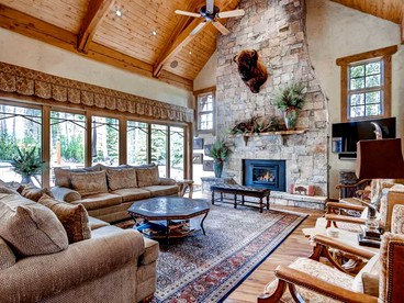 Breathtaking Mountain Getaway with Hot Tub near Keystone, Colorado - Breckenridge, Colorado - glamping.directory