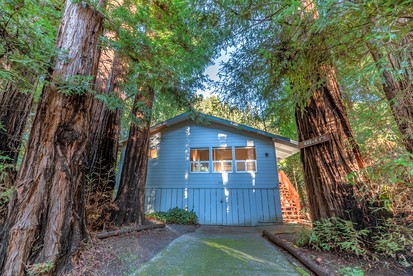 Peaceful Cottage with Deck and River Views in Monte Rio, California - Monte Rio, California - glamping.directory