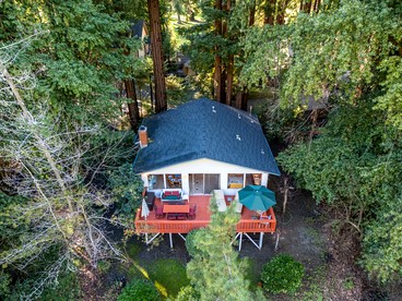 Peaceful Cottage with Deck and River Views in Monte Rio, California - Monte Rio, California - glamping.directory