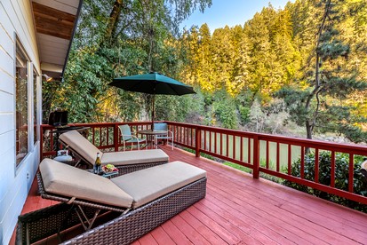 Peaceful Cottage with Deck and River Views in Monte Rio, California - Monte Rio, California - glamping.directory