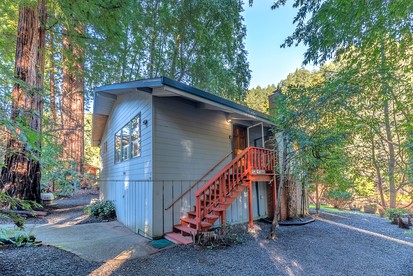 Peaceful Cottage with Deck and River Views in Monte Rio, California - Monte Rio, California - glamping.directory