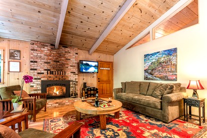 Peaceful Cottage with Deck and River Views in Monte Rio, California - Monte Rio, California - glamping.directory