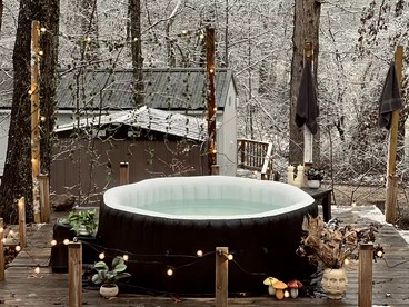 Nature-Forward Glamping Resort with Forest Paths and Meadow Hangouts in Stanton, Kentucky - Stanton, Kentucky - glamping.directory