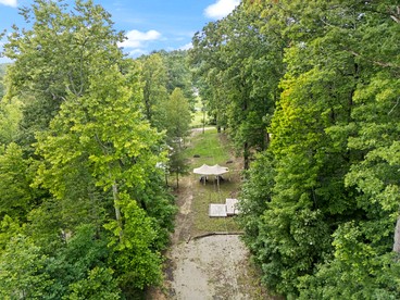 Nature-Forward Glamping Resort with Forest Paths and Meadow Hangouts in Stanton, Kentucky - Stanton, Kentucky - glamping.directory