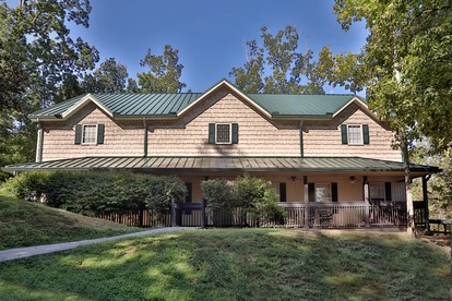Enormous Cabin Perfect for Groups with Game Room and Hot-Tub in Pigeon Forge, Tennessee - Pigeon Forge, Tennessee - glamping.directory