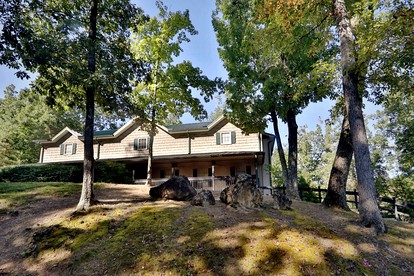 Enormous Cabin Perfect for Groups with Game Room and Hot-Tub in Pigeon Forge, Tennessee - Pigeon Forge, Tennessee - glamping.directory
