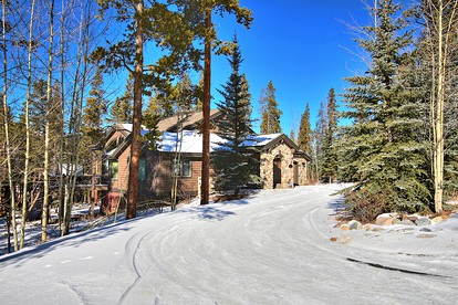 Elegant Cabin Getaway with a near Ski Resorts in Breckenridge, Colorado - glamping.directory