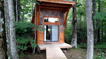 Tree House-Style Luxury Cabin in the Blue Ridge Mountains, North Carolina - glamping.directory