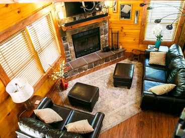 Log Cabin Rental with a Porch near Shenandoah National Park, Virginia - Shenandoah , Virginia - glamping.directory