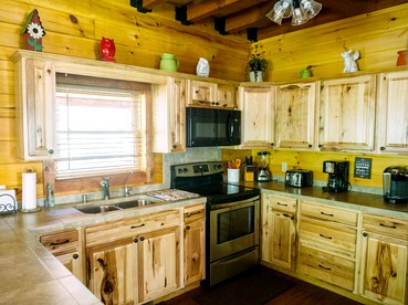 Log Cabin Rental with a Porch near Shenandoah National Park, Virginia - Shenandoah , Virginia - glamping.directory