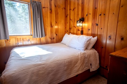 Secluded Creekside Cabin with Screened Porch Near the Marina in Babbitt, Minnesota - Babbitt, Minnesota - glamping.directory