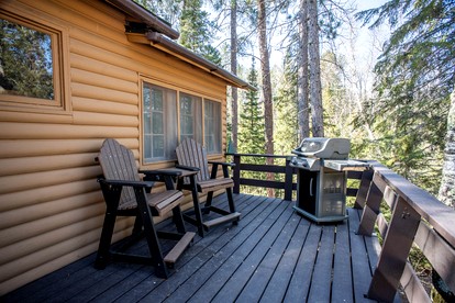 Secluded Creekside Cabin with Screened Porch Near the Marina in Babbitt, Minnesota - Babbitt, Minnesota - glamping.directory