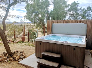 Colorful and Original Cabin with Hot Tub Ideal for Enjoying Joshua Tree, CA - Joshua Tree, California - glamping.directory
