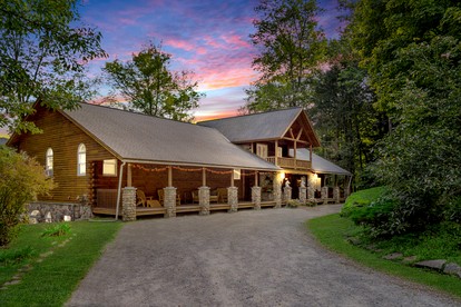 Spacious Villa Rental with a Pool for a Large Group near Catskill Mountains, New York - glamping.directory